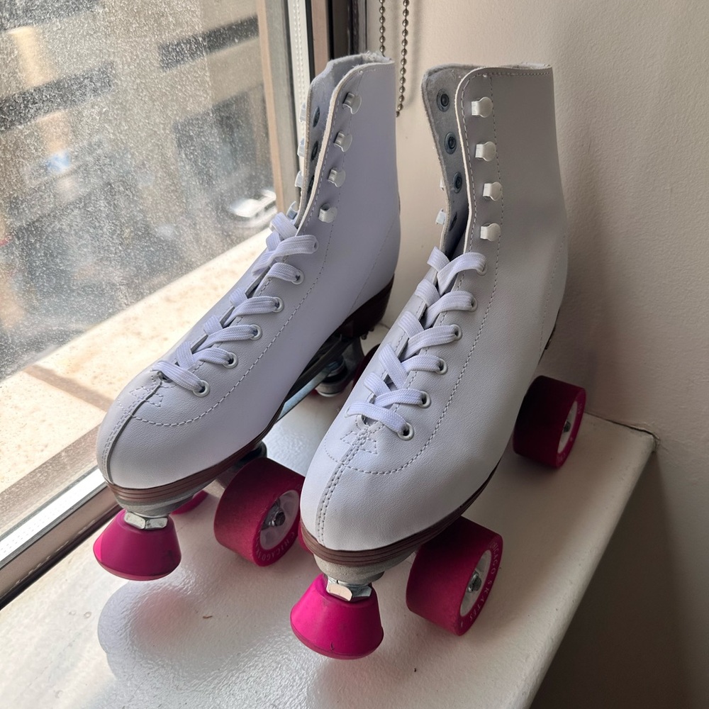 Women’s White and Pink Chicago Roller Skates (Adult) with Elbow Pads Knee Pads